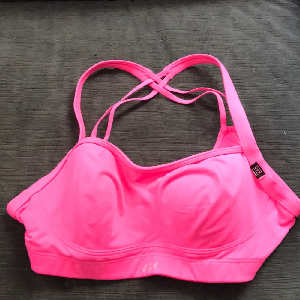 Beautiful pink double strap back Victoria’s Secret VSX sports bra in size 34B.